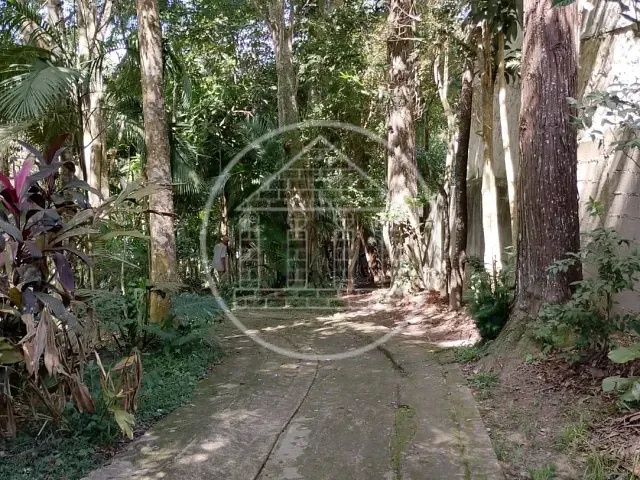 Chácara com 2500m² 2 quartos e 2 banheiros, à venda, no bairro Parque Maria Fernandes em São Paulo
