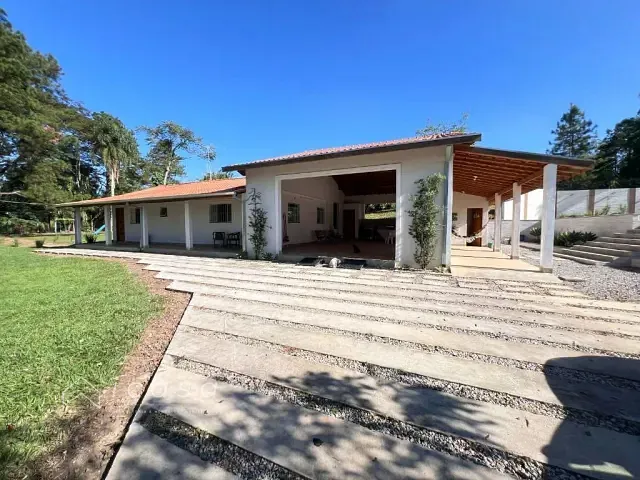 Chácara com 5030m² 3 quartos e 3 banheiros, à venda, no bairro Chácara Itamarati em Caçapava