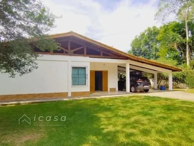 Chácara com 3160m² 3 quartos e 3 banheiros, à venda ou para alugar, no bairro Centro em Igaratá