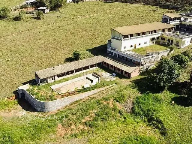 Chácara com 4000m² 21 quartos e 17 banheiros, à venda, no bairro Parque Agrinco em Guararema