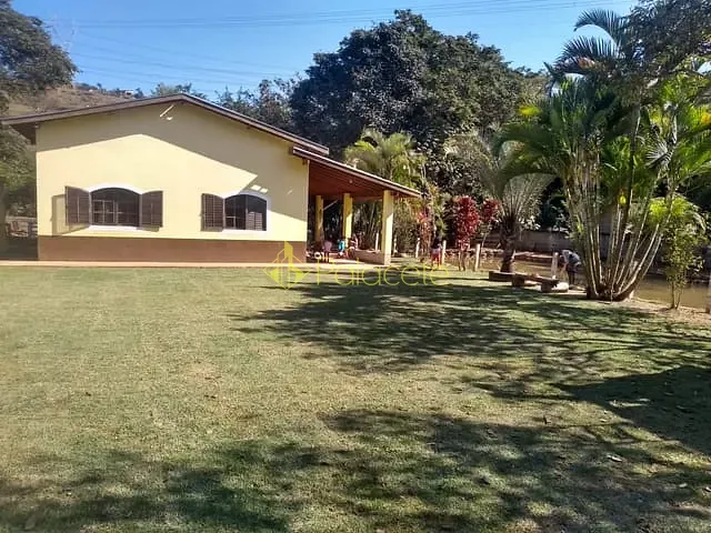 Chácara com 3000m² 3 quartos e 3 banheiros, à venda, no bairro Goiabal em Pindamonhangaba