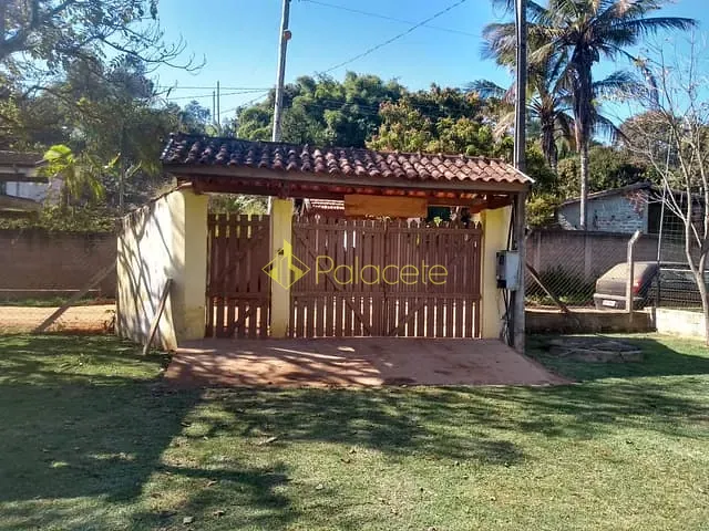 Chácara com 3000m² 3 quartos e 3 banheiros, à venda, no bairro Goiabal em Pindamonhangaba
