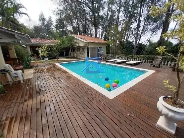 Chácara com 9000m² 4 quartos e 5 banheiros, à venda, no bairro Jardim Nova América em Louveira