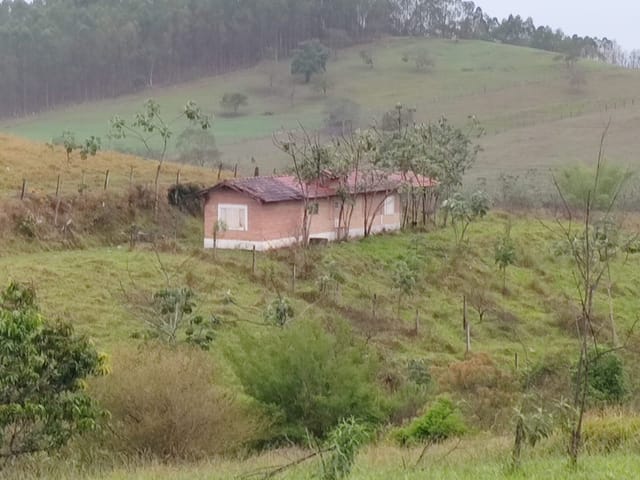 Chácara com 24000m² 5 quartos e 5 banheiros, à venda, no bairro Pinga em Pindamonhangaba