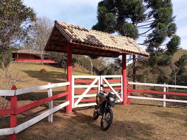 Chácara com 24000m² 2 quartos e 3 banheiros, à venda, no bairro POUSO FRIO em Pindamonhangaba
