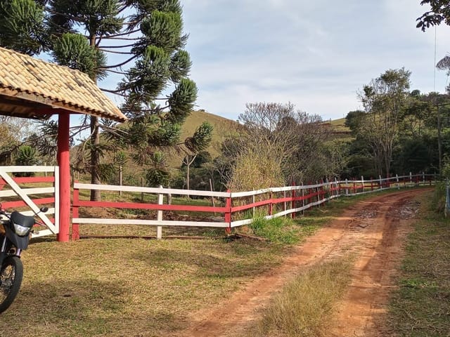 Chácara com 24000m² 2 quartos e 3 banheiros, à venda, no bairro POUSO FRIO em Pindamonhangaba