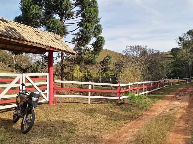 Chácara com 24000m² 2 quartos e 3 banheiros, à venda, no bairro POUSO FRIO em Pindamonhangaba