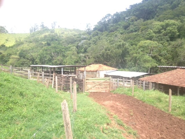 Chácara com 4873880m² 3 quartos e 2 banheiros, à venda, no bairro Registro em Taubaté