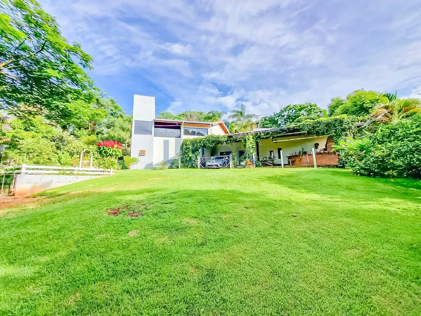 Chácara, 3 quartos, 1600 m² - Foto 1