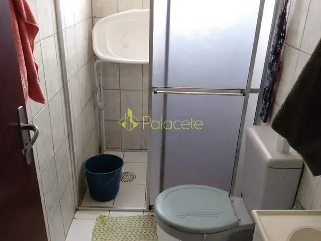 Chácara com 1800m² 3 quartos e 1 banheiro, à venda, no bairro Parque Lago Azul em Pindamonhangaba
