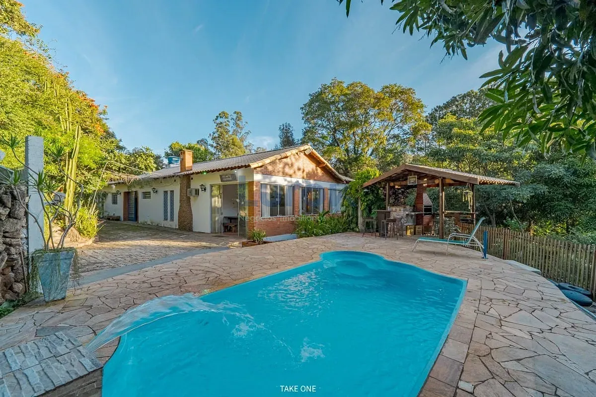 Chácara, 3 quartos, 2850 m² - Foto 1
