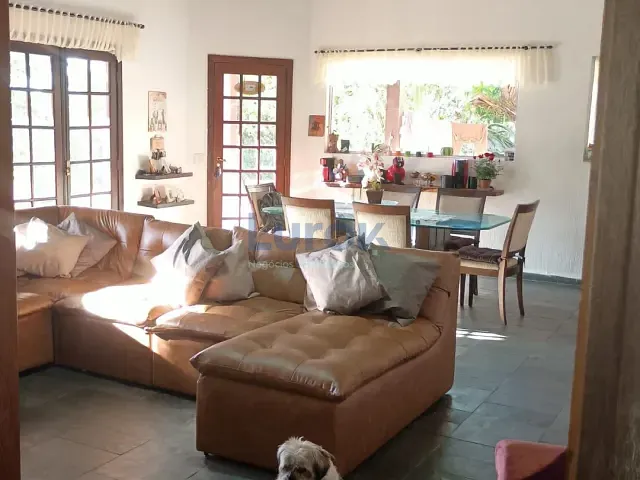 Chácara com 2500m² 4 quartos e 4 banheiros, à venda, no bairro Lopes em Valinhos