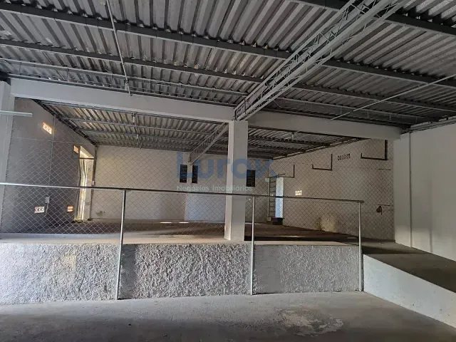 Chácara com 10000m², à venda ou para alugar, no bairro Chácaras Alpina em Valinhos