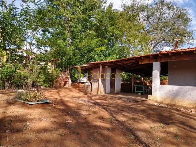 Chácara com 2000m² 2 quartos e 2 banheiros, à venda, no bairro Goiabal em Pindamonhangaba