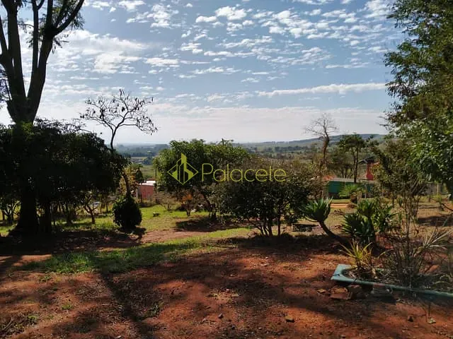 Chácara com 2000m² 2 quartos e 2 banheiros, à venda, no bairro Goiabal em Pindamonhangaba