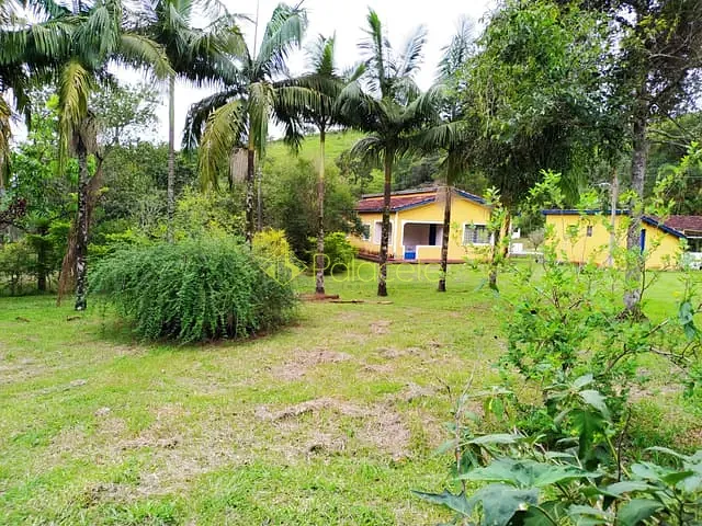 Chácara com 1282600m² 4 quartos e 3 banheiros, à venda, no bairro Zona Rural em Pindamonhangaba