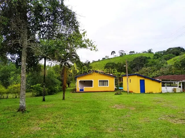 Chácara com 1282600m² 4 quartos e 3 banheiros, à venda, no bairro Zona Rural em Pindamonhangaba