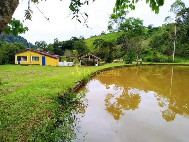 Chácara com 1282600m² 4 quartos e 3 banheiros, à venda, no bairro Zona Rural em Pindamonhangaba