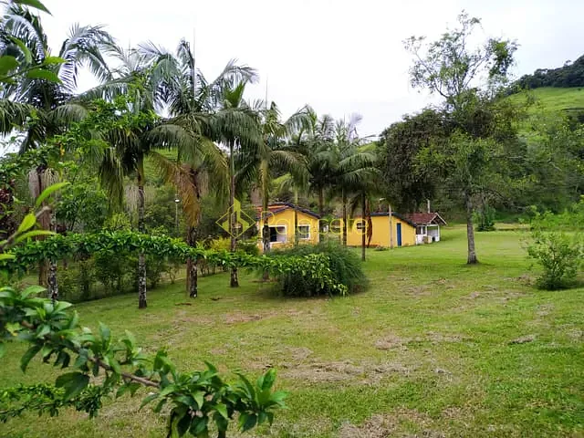Chácara com 1282600m² 4 quartos e 3 banheiros, à venda, no bairro Zona Rural em Pindamonhangaba