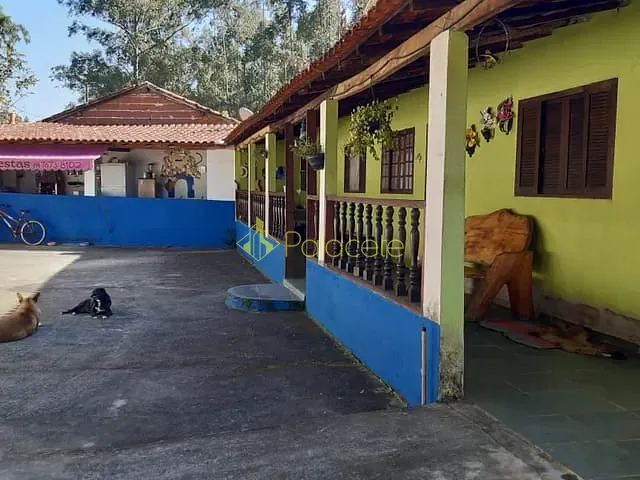 Chácara com 500m² 3 quartos e 2 banheiros, à venda, no bairro Colméia em Pindamonhangaba