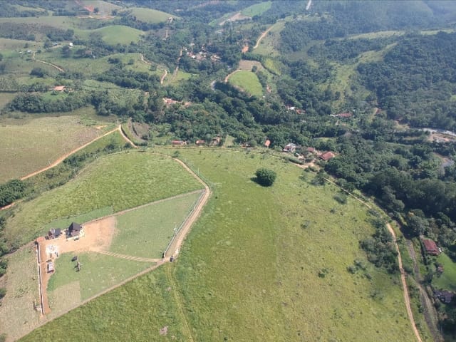 Chácara à venda, no bairro Piracuama em Pindamonhangaba