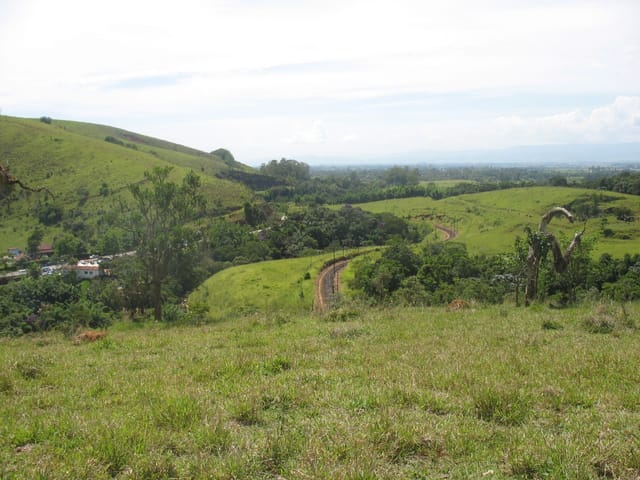 Chácara à venda, no bairro Piracuama em Pindamonhangaba