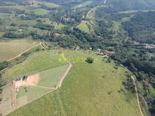 Chácara à venda, no bairro Piracuama em Pindamonhangaba