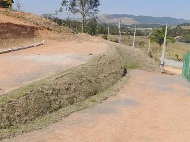 Chácara com 2500m², à venda, no bairro Loteamento Chácaras Ingrid em Taubaté