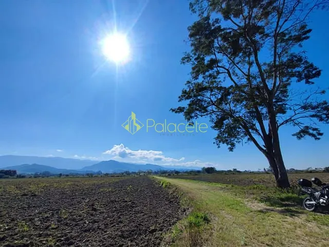 Chácara com 27000m², à venda, no bairro Bom Sucesso em Pindamonhangaba