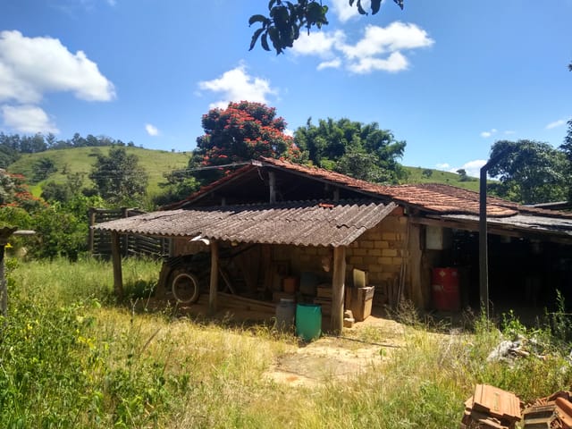Chácara com 300000m² 2 quartos e 1 banheiro, à venda, no bairro Água Preta em Pindamonhangaba