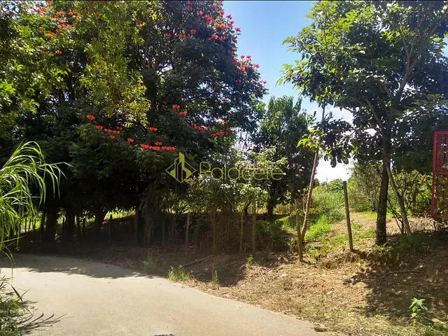 Chácara com 300000m² 2 quartos e 1 banheiro, à venda, no bairro Água Preta em Pindamonhangaba