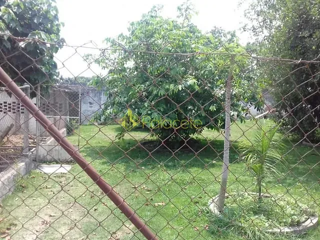 Chácara com 300m², à venda, no bairro Parque São Luís em Taubaté