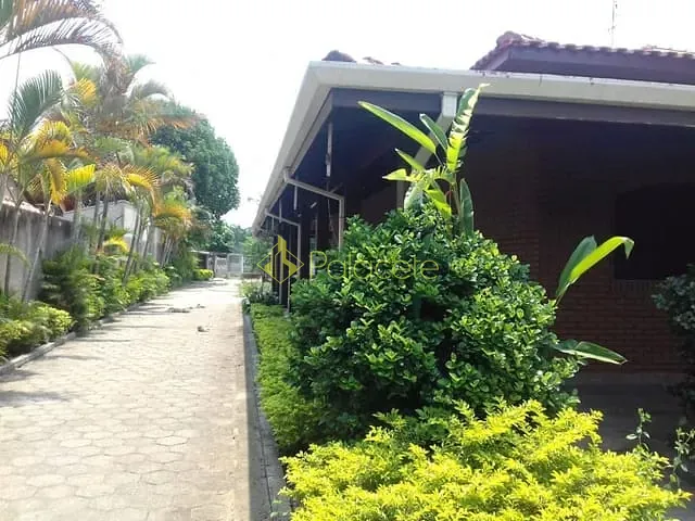 Chácara com 300m², à venda, no bairro Parque São Luís em Taubaté