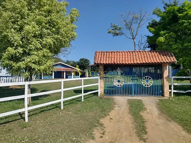 Chácara com 13700m² 1 quarto e 1 banheiro, à venda, no bairro Vila Menino Jesus em Caçapava