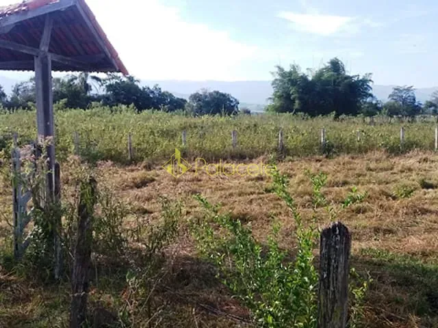 Terreno com 2000m², à venda, no bairro Cruz Pequena em Pindamonhangaba