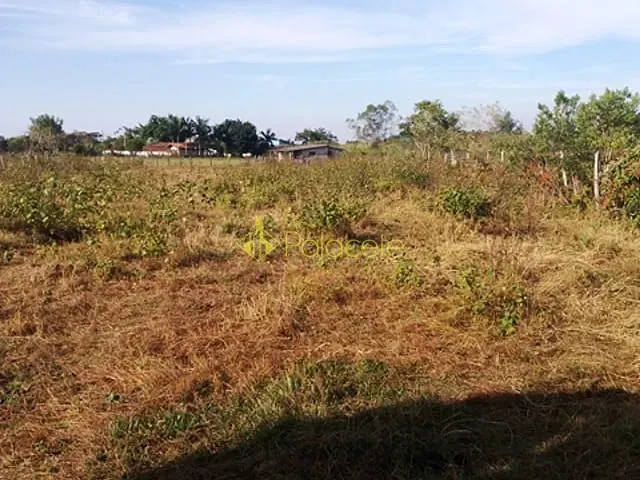Terreno com 2000m², à venda, no bairro Cruz Pequena em Pindamonhangaba