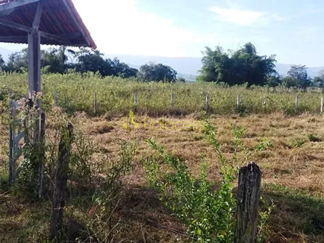 Terreno com 2000m², à venda, no bairro Cruz Pequena em Pindamonhangaba