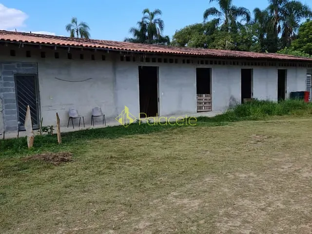 Chácara com 1200m² 2 quartos e 2 banheiros, à venda, no bairro Bom Sucesso em Pindamonhangaba