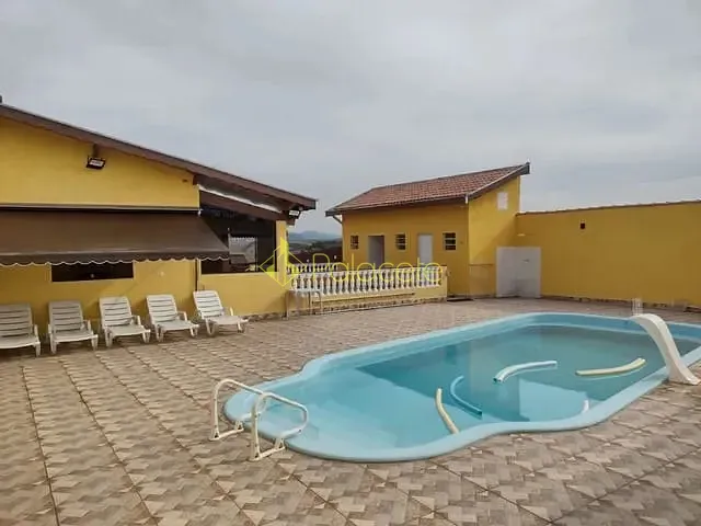 Chácara com 1385m² 4 quartos e 3 banheiros, à venda, no bairro Abaete em Taubaté