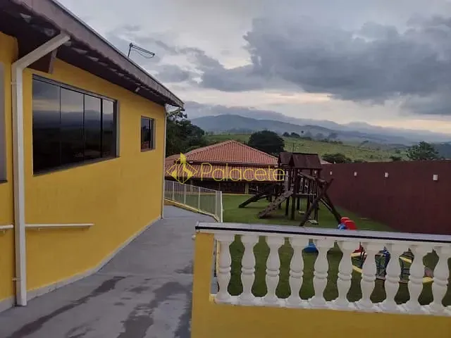 Chácara com 1385m² 4 quartos e 3 banheiros, à venda, no bairro Abaete em Taubaté