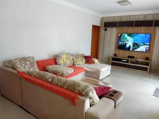 Chácara com 2300m² 4 quartos e 4 banheiros, à venda, no bairro Alto do Piracuama em Pindamonhangaba