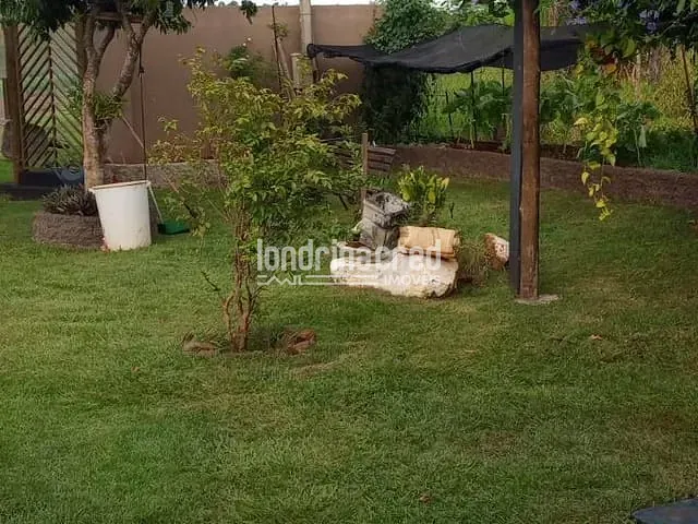 Chácara com 570m² 3 quartos e 2 banheiros, à venda, no bairro Bairro Limoeiro em Londrina