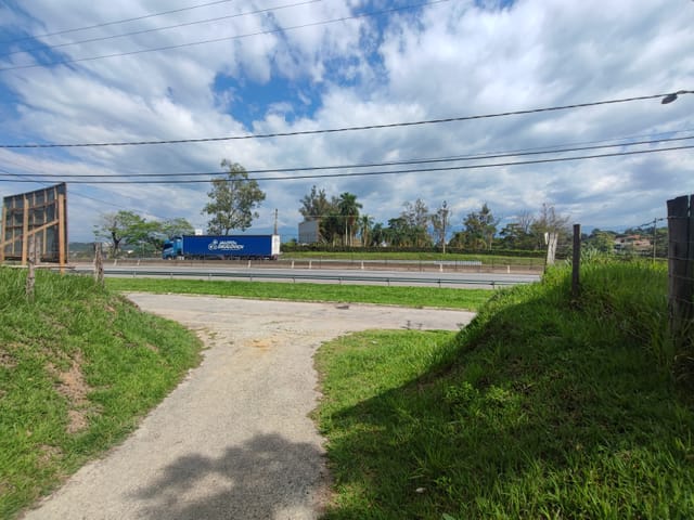 Chácara com 37000m² 2 quartos e 4 banheiros, à venda, no bairro Figueira em Guaratinguetá