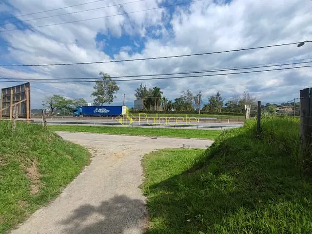 Chácara com 37000m² 2 quartos e 4 banheiros, à venda, no bairro Figueira em Guaratinguetá