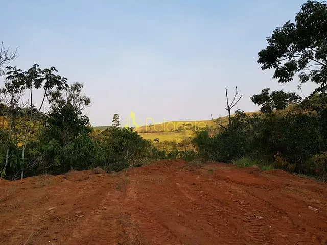Chácara com 24000m² 2 quartos e 2 banheiros, à venda, no bairro Pinga em Pindamonhangaba