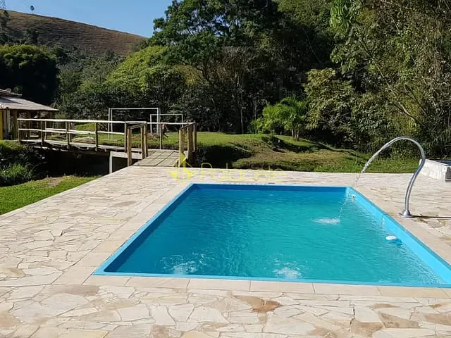 Chácara com 24000m² 2 quartos e 2 banheiros, à venda, no bairro Pinga em Pindamonhangaba