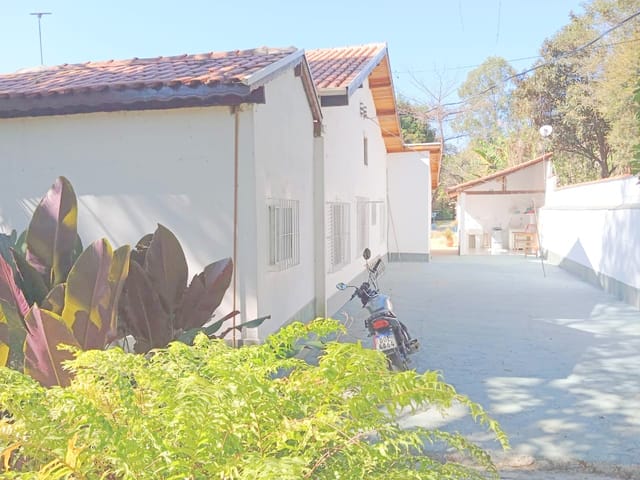Chácara com 4000m² 10 quartos e 8 banheiros, à venda, no bairro Bom Jardim II em Guaratinguetá