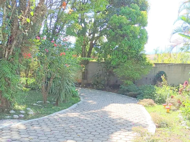 Chácara com 4000m² 10 quartos e 8 banheiros, à venda, no bairro Bom Jardim II em Guaratinguetá