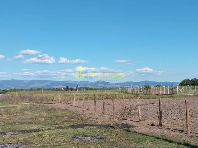 Chácara à venda, no bairro Colméia em Pindamonhangaba