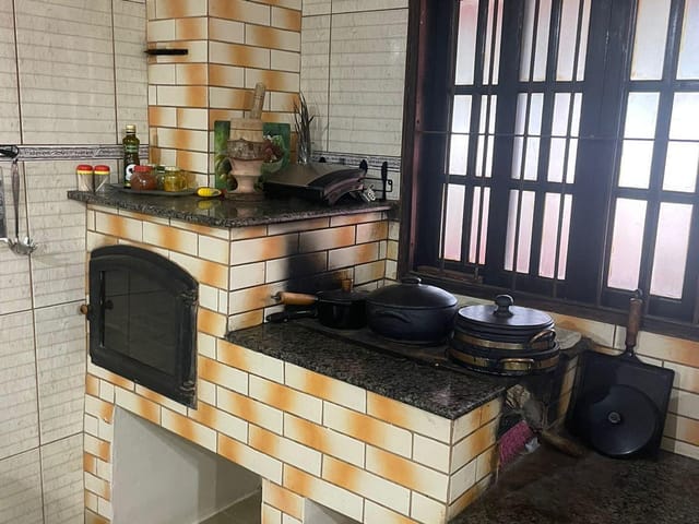 Chácara 3 quartos e 3 banheiros, à venda, no bairro Goiabal em Pindamonhangaba